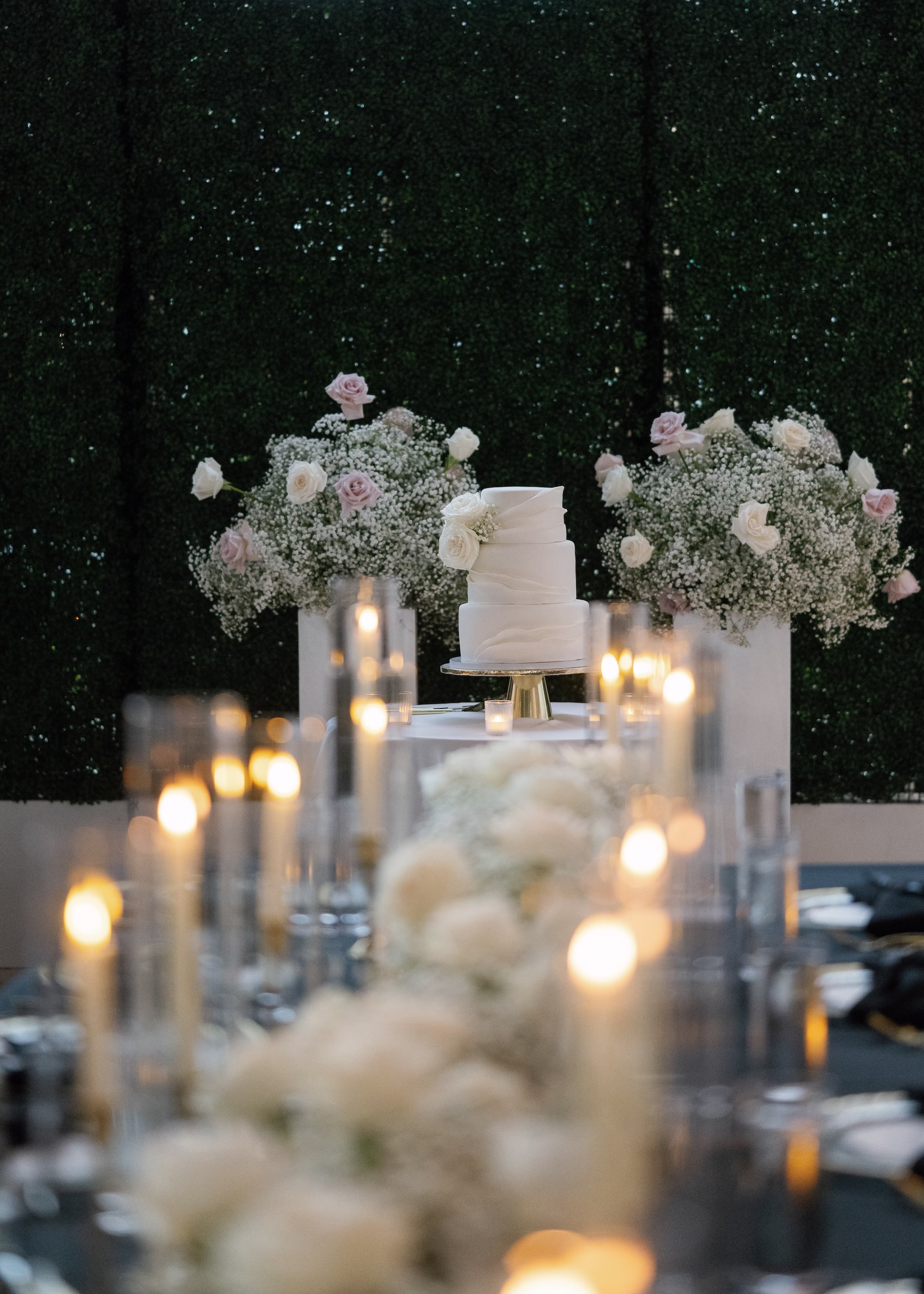 36Timeless Black and White Wedding Inspiration - Modern Black and White Wedding | Tampa Museum of Art Timeless Black and White Wedding Cake Table Display Ideas
