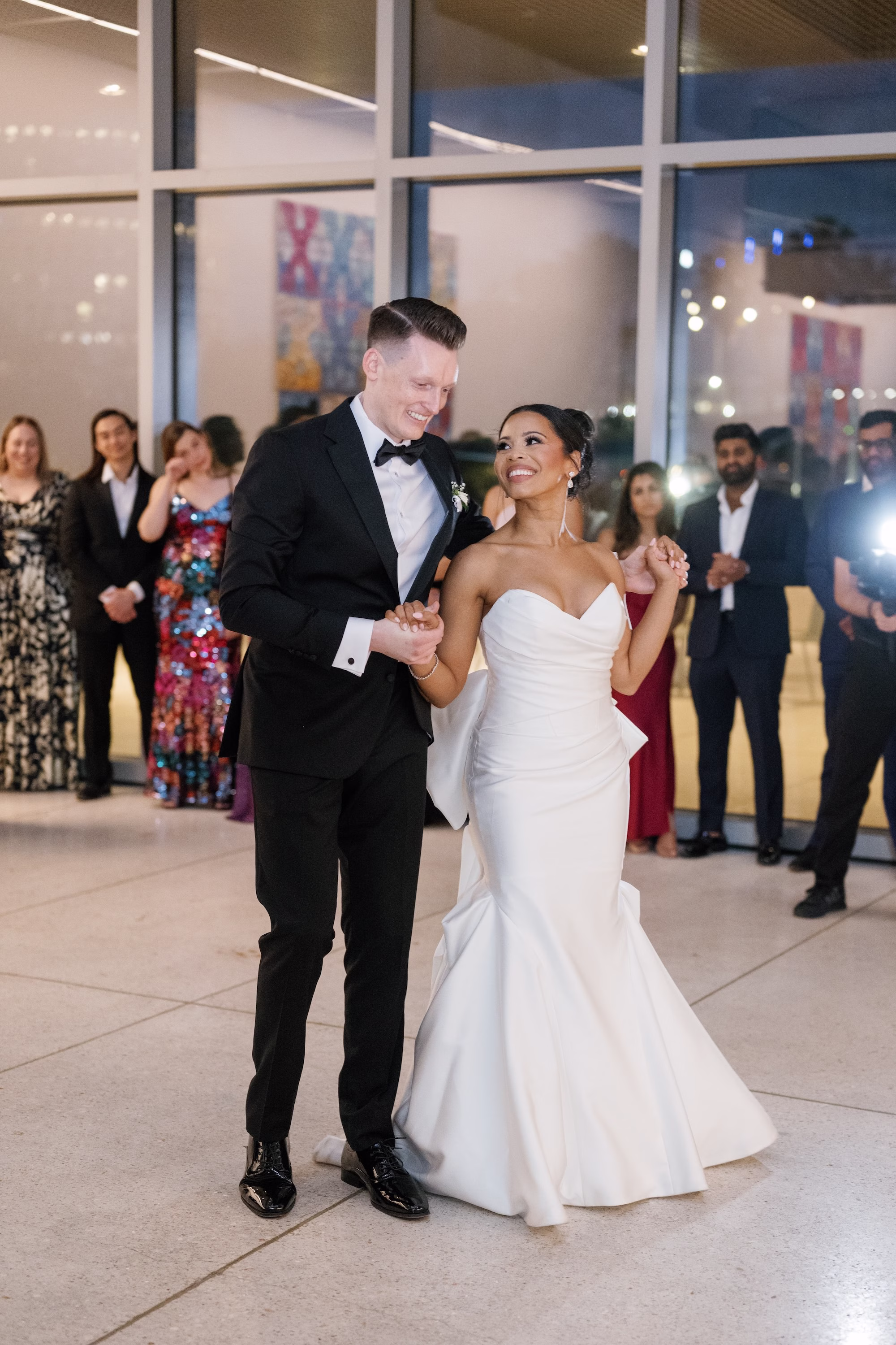 37Timeless Black and White Wedding Inspiration - Modern Black and White Wedding | Tampa Museum of Art Bride and Groom First Dance Wedding Portrait | Tampa Bay DJ Tampa Bay DJ Co