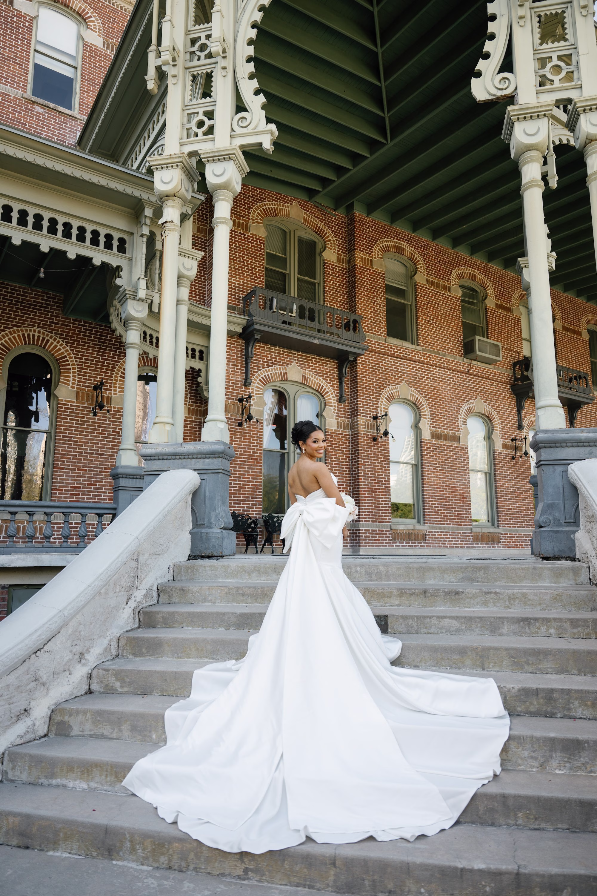 8Timeless Black and White Wedding Inspiration University of Tampa - Modern Black and White Wedding | Tampa Museum of Art Bride Wedding Portrait | Event Venue University of Tampa
