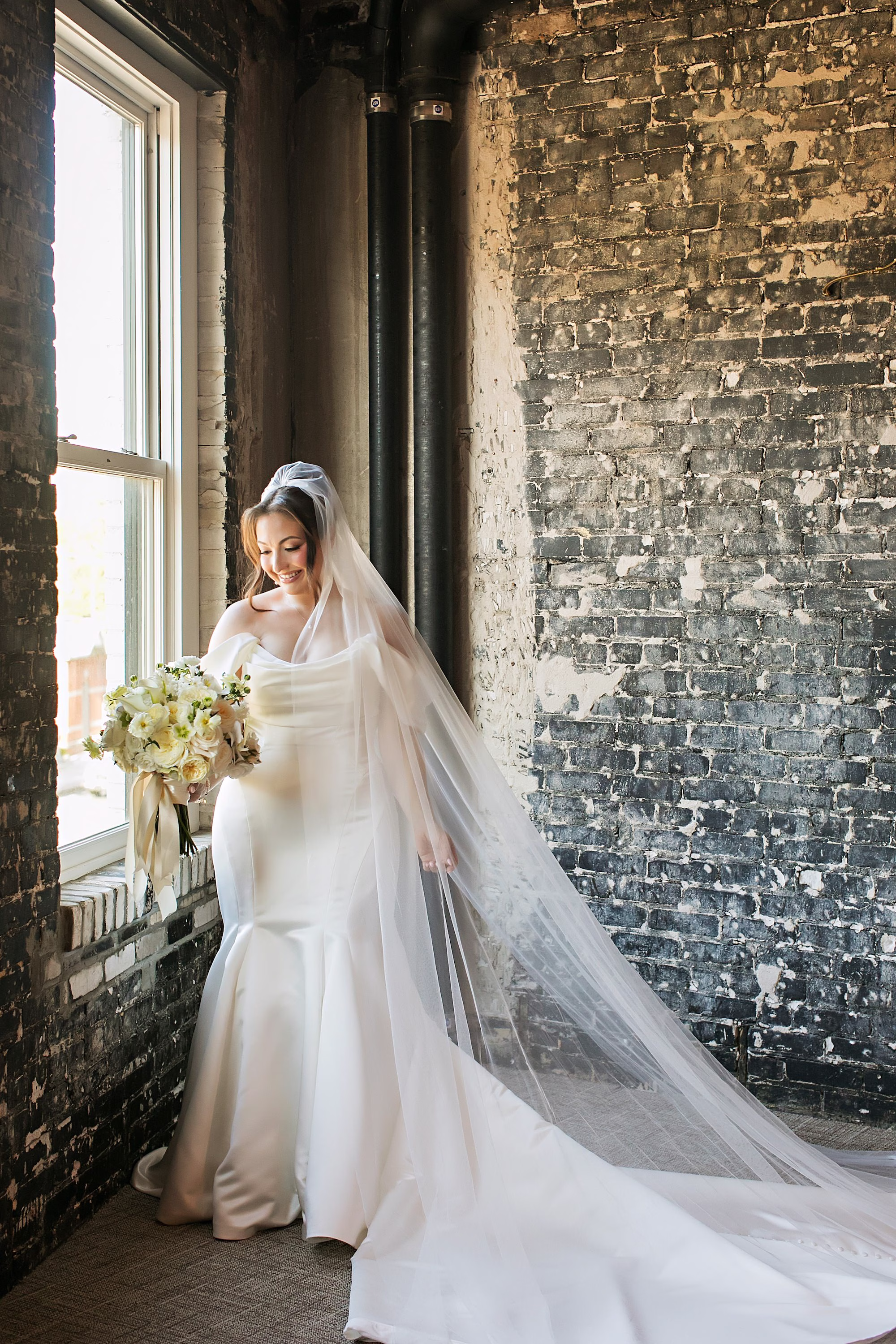 Bride Wedding Portrait | Off the Shoulder Fitted White Wedding Gown Inspiration | Monochromatic White rose Bridal Wedding Bouquet Ideas | Tampa Bay Photographer Limelight Photography