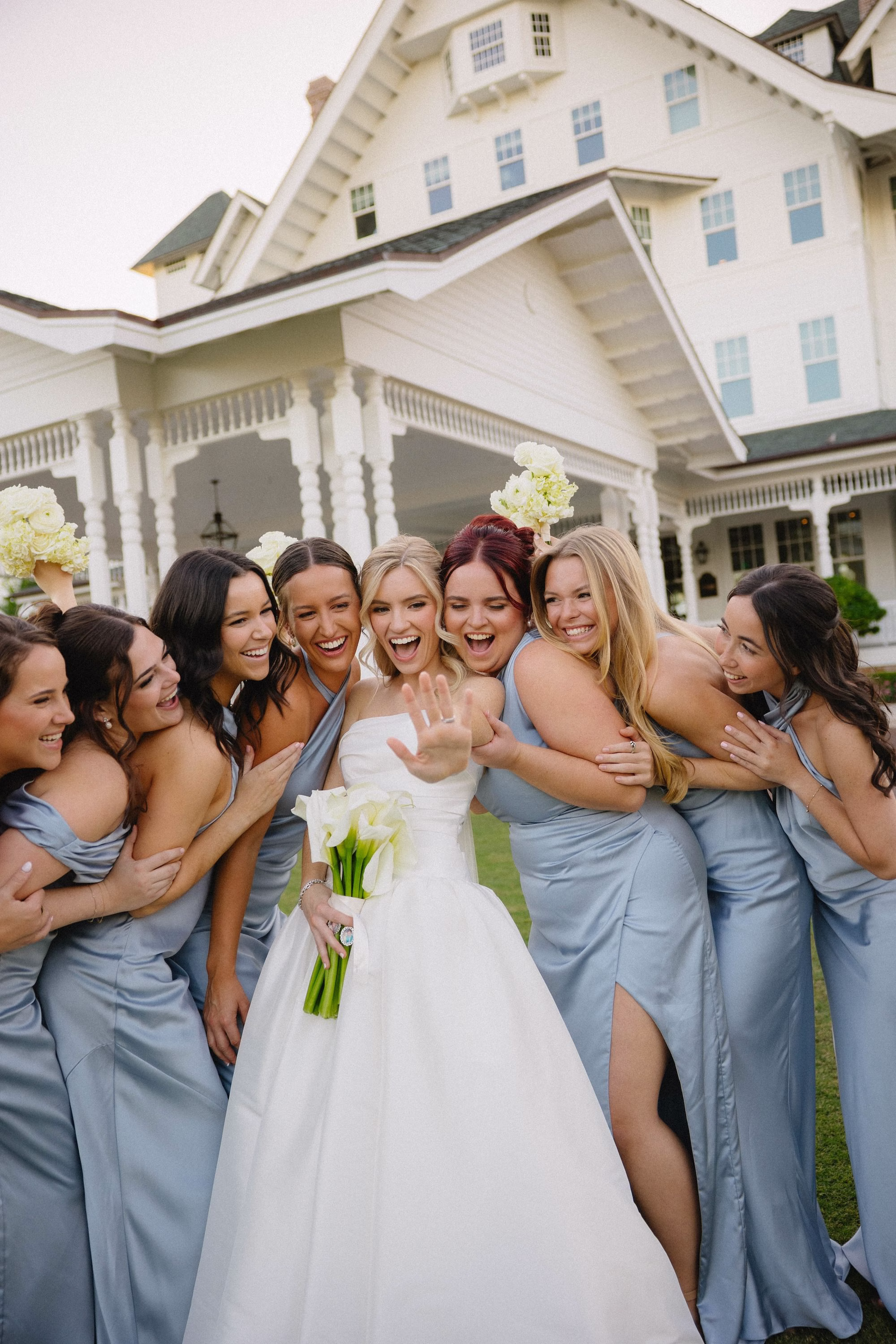 19Timeless Old Florida Green and White Wedding Inspiration Clearwater Venue The Belleview Inn - Timeless, Green and White Clearwater Wedding | The Belleview Inn Bride and Bridesmaids Wedding Portrait | Clearwater Event Venue The Belleview Inn