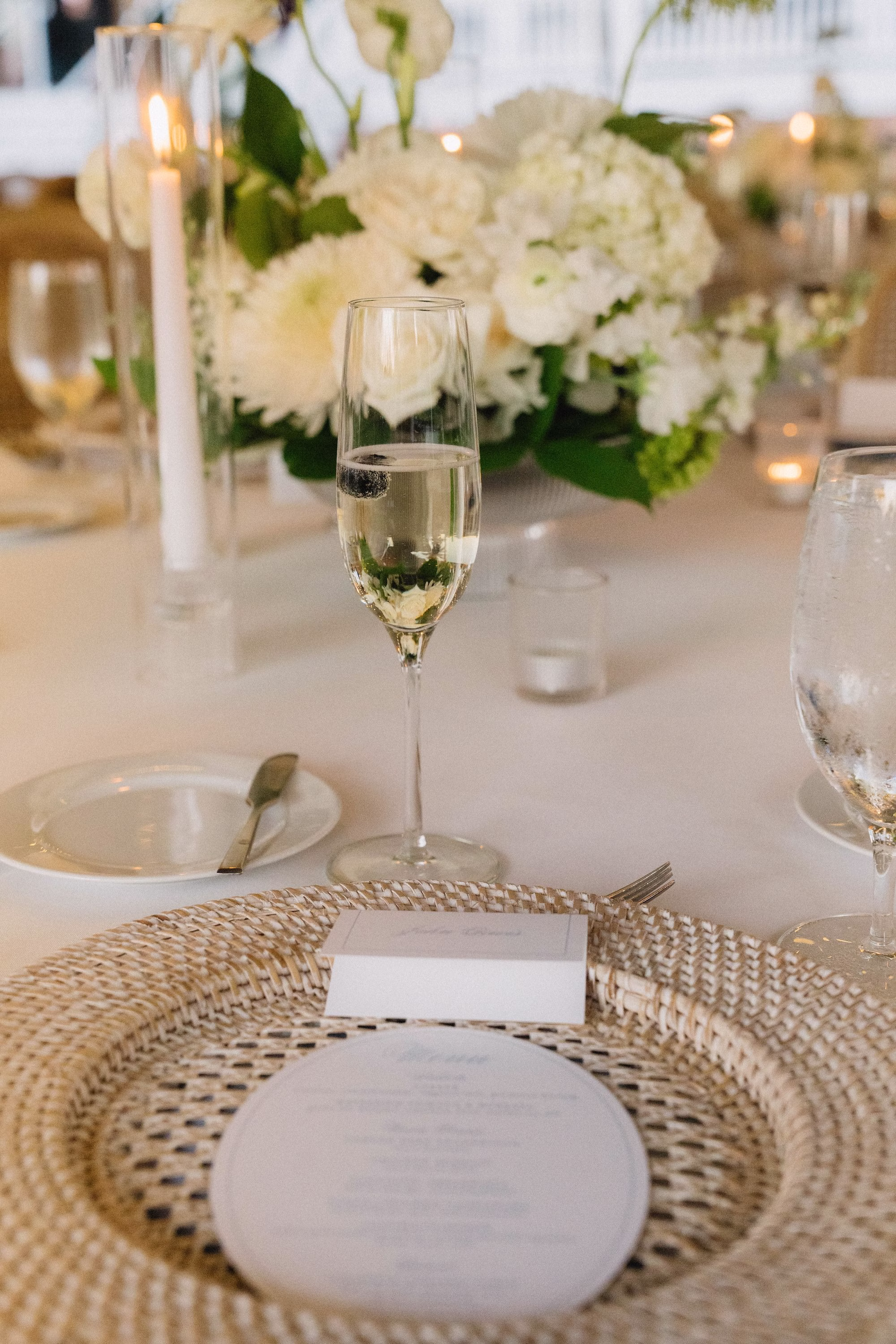 30Timeless Old Florida Green and White Wedding Inspiration - Timeless, Green and White Clearwater Wedding | The Belleview Inn Timeless Old Florida Green and White Wedding Reception Place Setting Decor Ideas