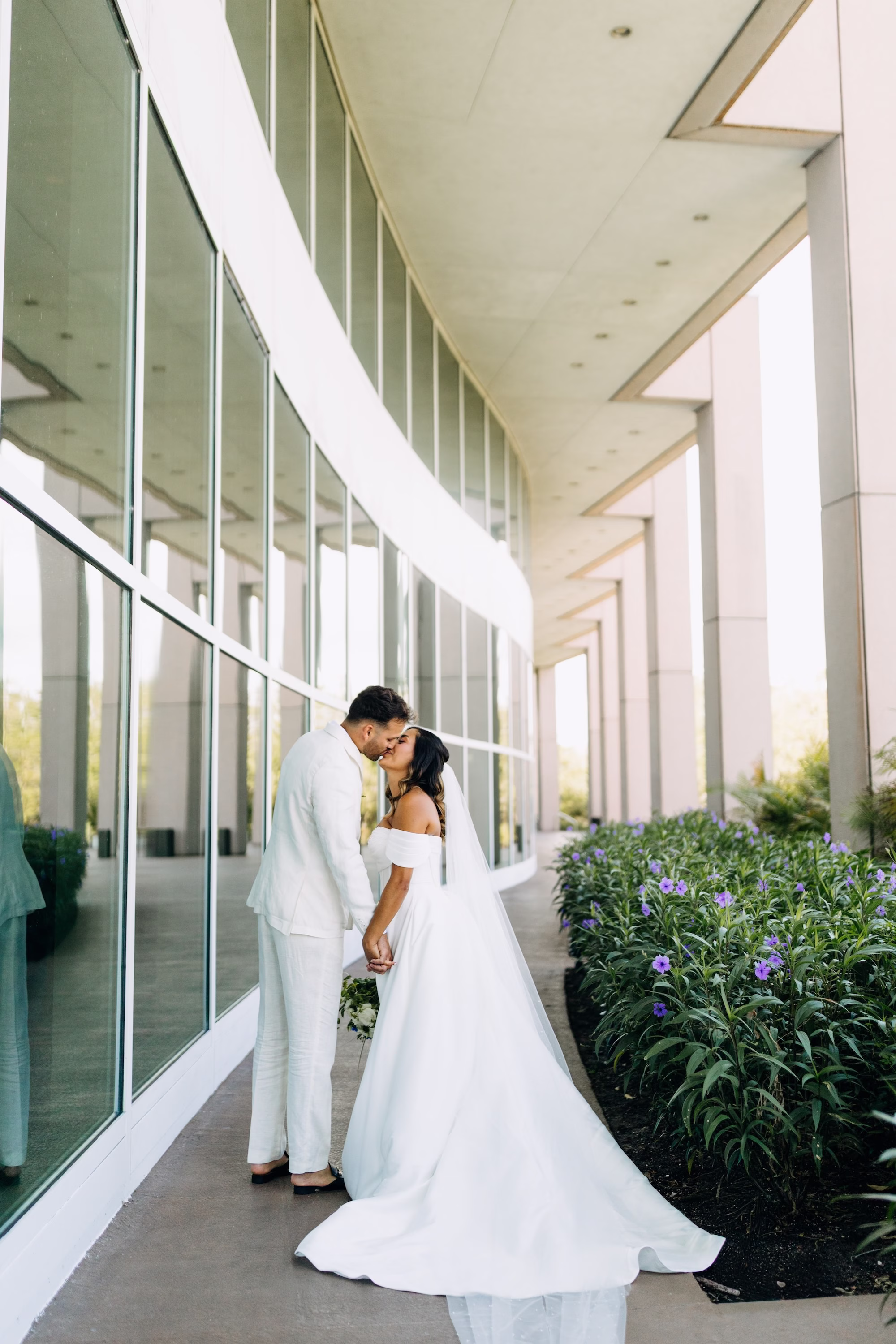 11Modern Blue Coastal Wedding Inspiration - Coastal Dusty Blue Waterfront Wedding Inspiration | Grand Hyatt Tampa Bay Bride and Groom Wedding Portrait | Tampa Bay Photographer Amber McWhorter Photography | Videographer Cinemamouré