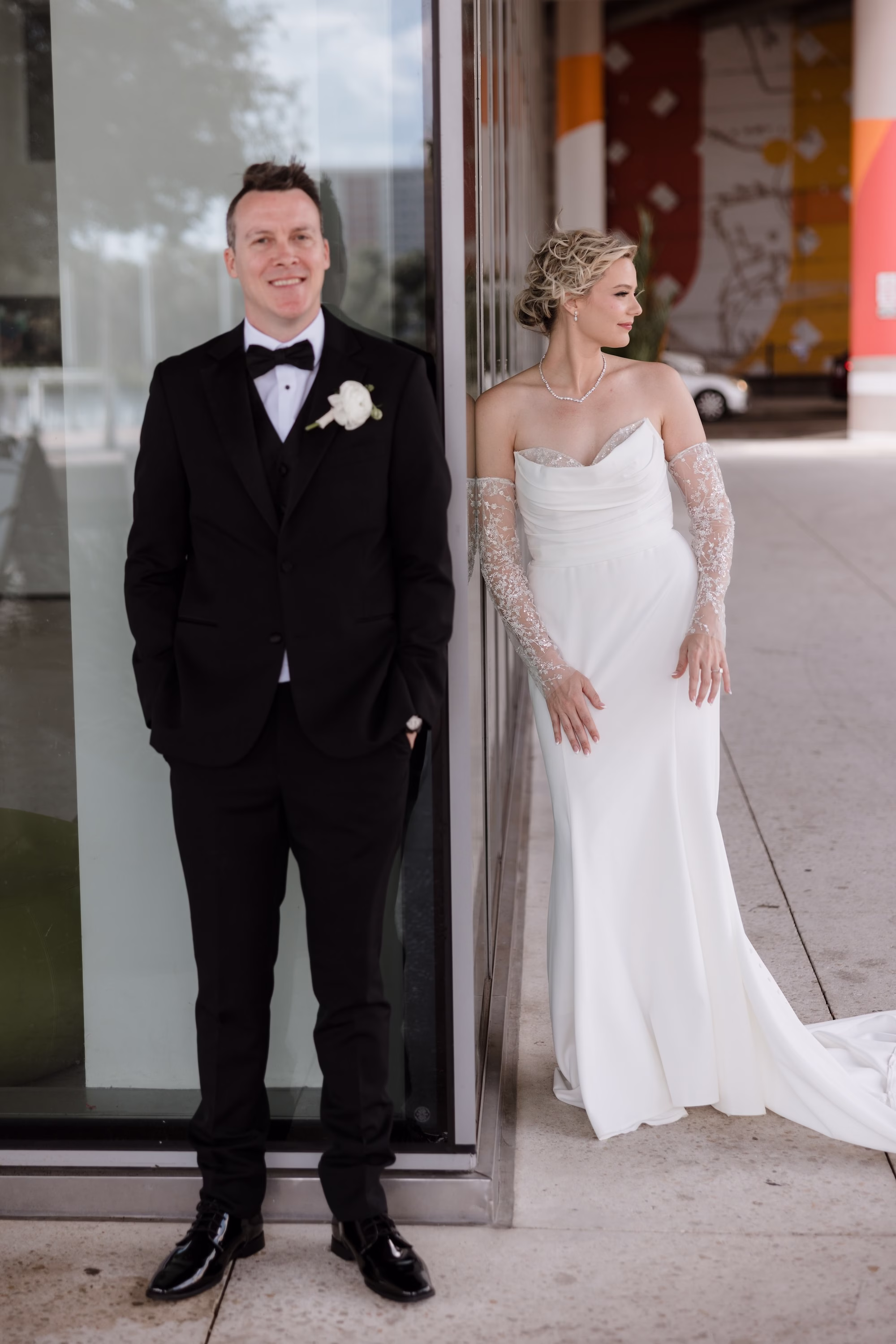 12Modern Black and White Wedding Inspiration - Black and White Modern Wedding | Tampa Museum of Art Bride and Groom Wedding Portrait | Tampa Bay Photographer Evoke Photo and Film