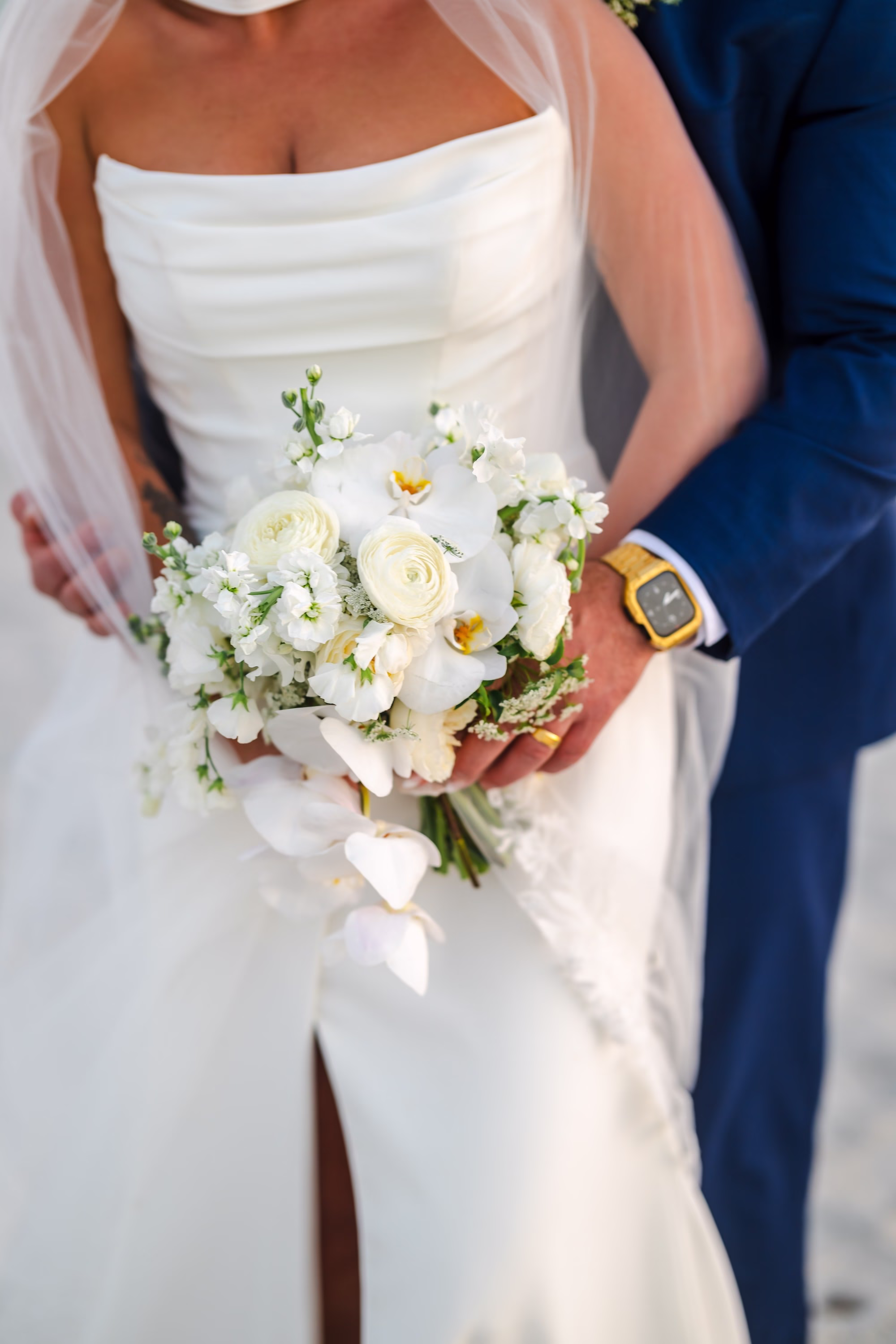 19Elegant Florida Boho Wedding Ideas - Elegant, Destination Sarasota Wedding | Lido Beach Resort Elegant White Bridal Wedding Bouquet Ideas