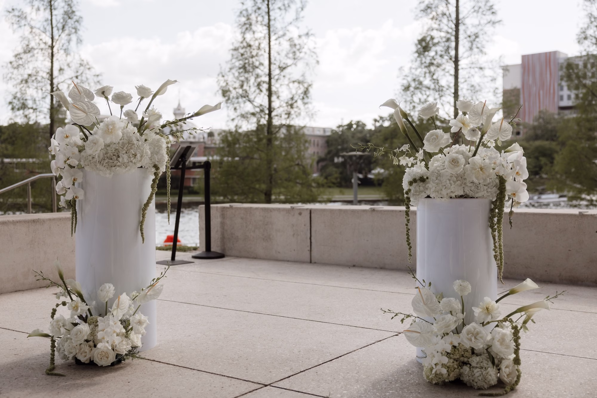 19Modern Black and White Wedding Inspiration - Black and White Modern Wedding | Tampa Museum of Art Modern Black and White Wedding Ceremony Altar Decor Ideas