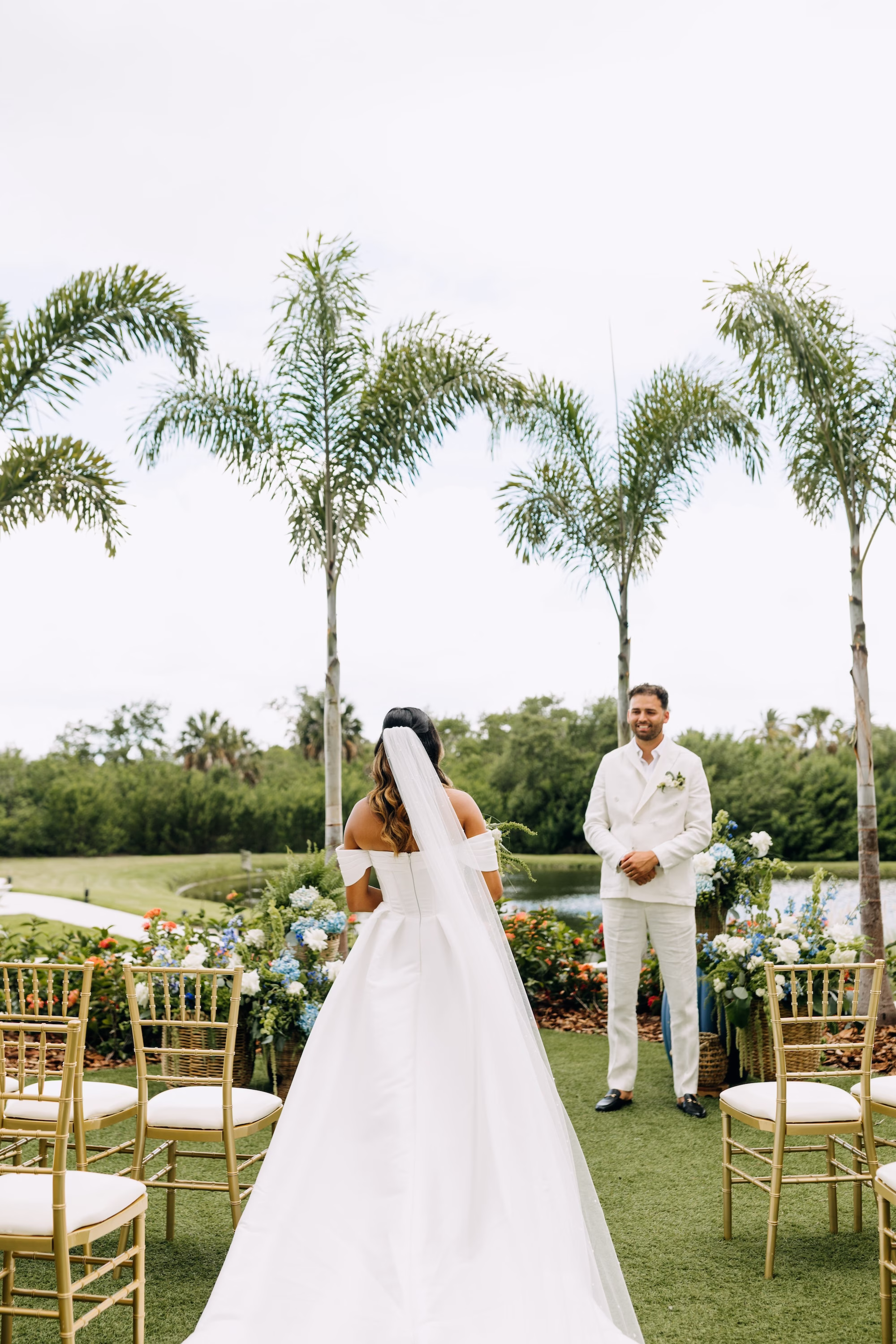 22Modern Blue Coastal Wedding Inspiration Venue Grand Hyatt Tampa Bay - Coastal Dusty Blue Waterfront Wedding Inspiration | Grand Hyatt Tampa Bay Bride and Groom Wedding Portrait | Event Venue Grand Hyatt Tampa Bay | Photographer Amber McWhorter Photography | Videographer Cinemamouré | Content Creator Behind the Vows
