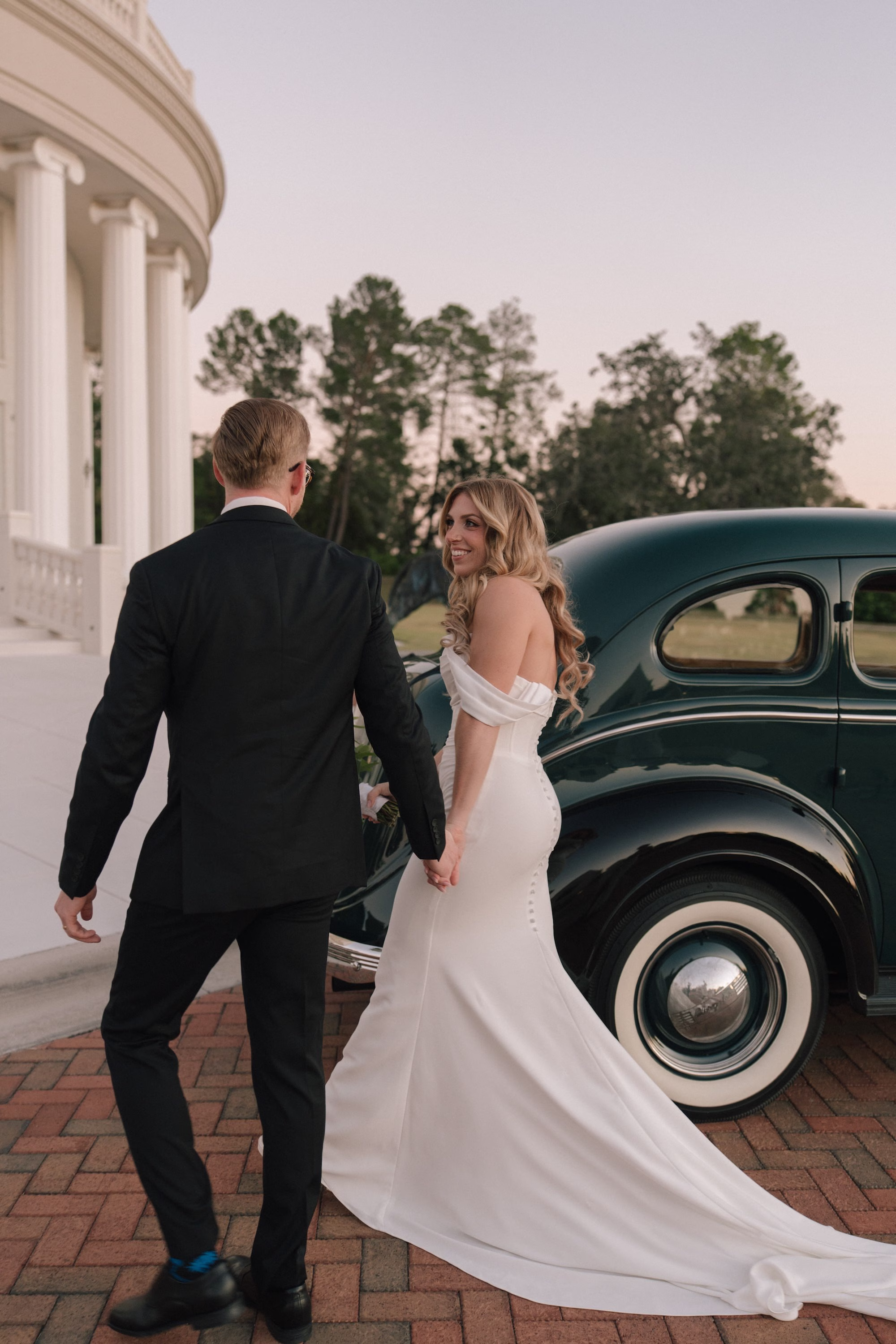 Bride and Groom in Getaway Car Wedding Portrait | Tampa Bay Photographer Amber Yonker Photography