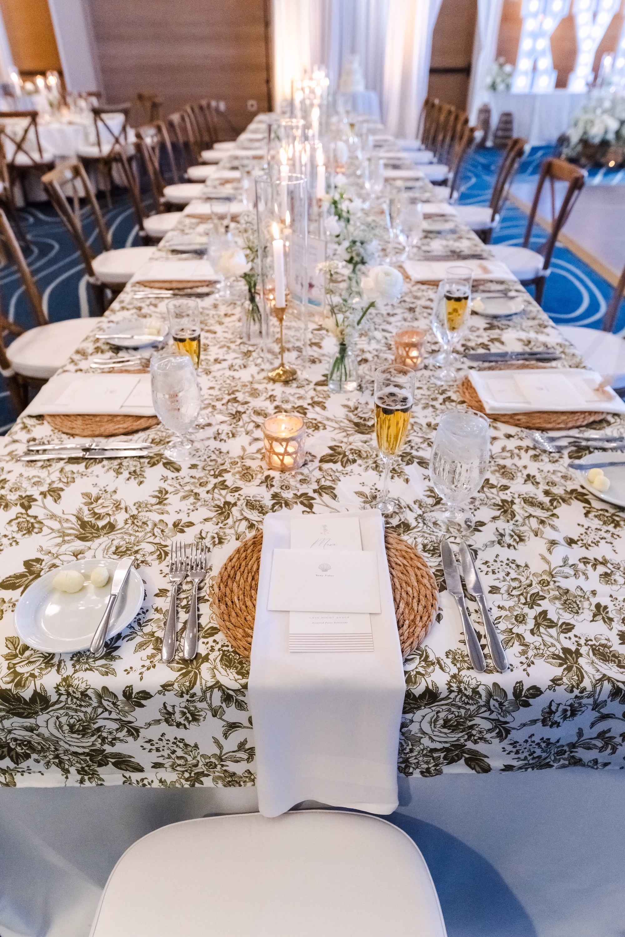 27Elegant Florida Boho Wedding Ideas - Elegant, Destination Sarasota Wedding | Lido Beach Resort Elegant Florida Boho Wedding Reception Tablescape Place Setting Decor Inspiration