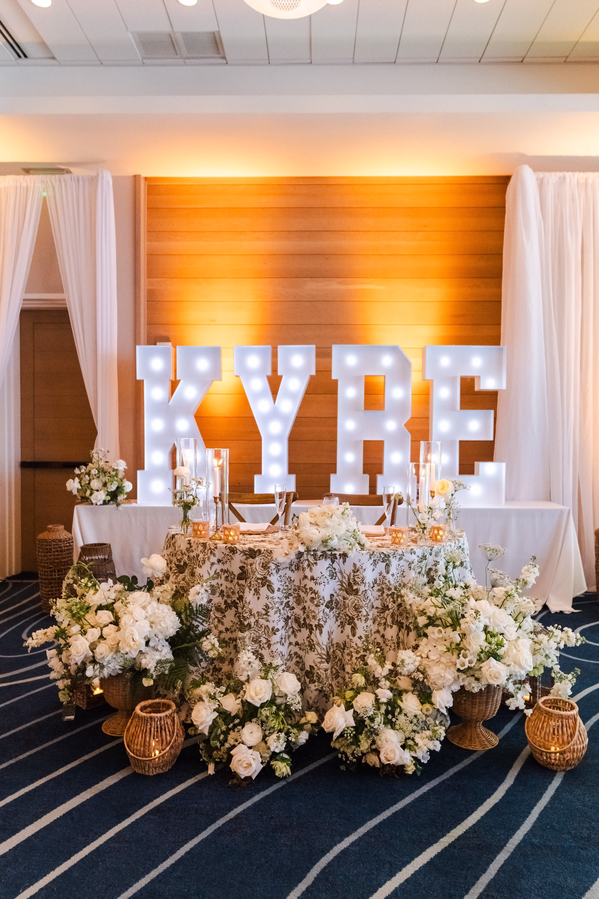 29Elegant Florida Boho Wedding Ideas - Elegant, Destination Sarasota Wedding | Lido Beach Resort Elegant Florida Boho Wedding Reception Sweetheart Table Decor Inspiration