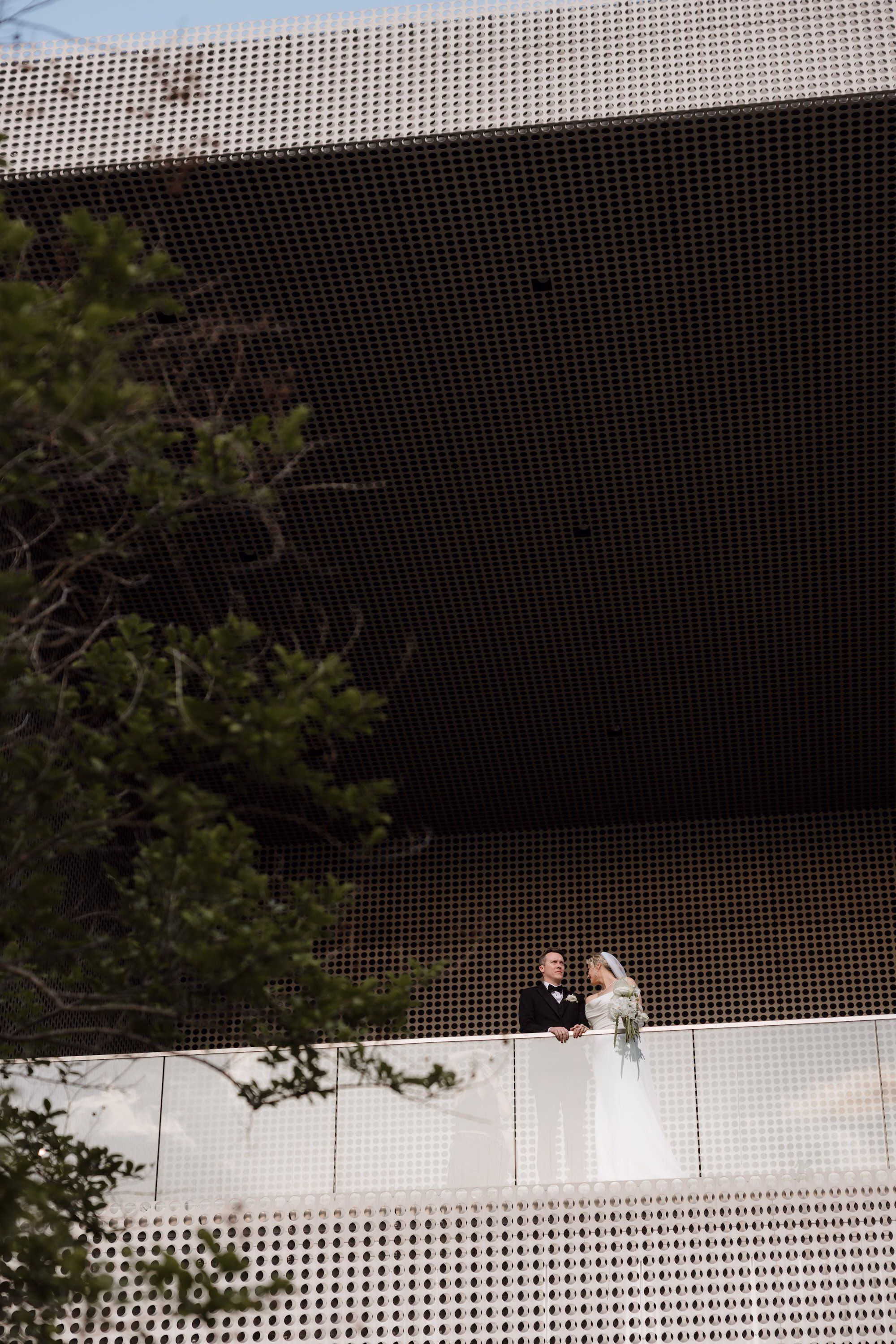 34Modern Black and White Wedding Inspiration - Black and White Modern Wedding | Tampa Museum of Art Bride and Groom Wedding Portrait | Tampa Bay Photographer Evoke Photo and Film