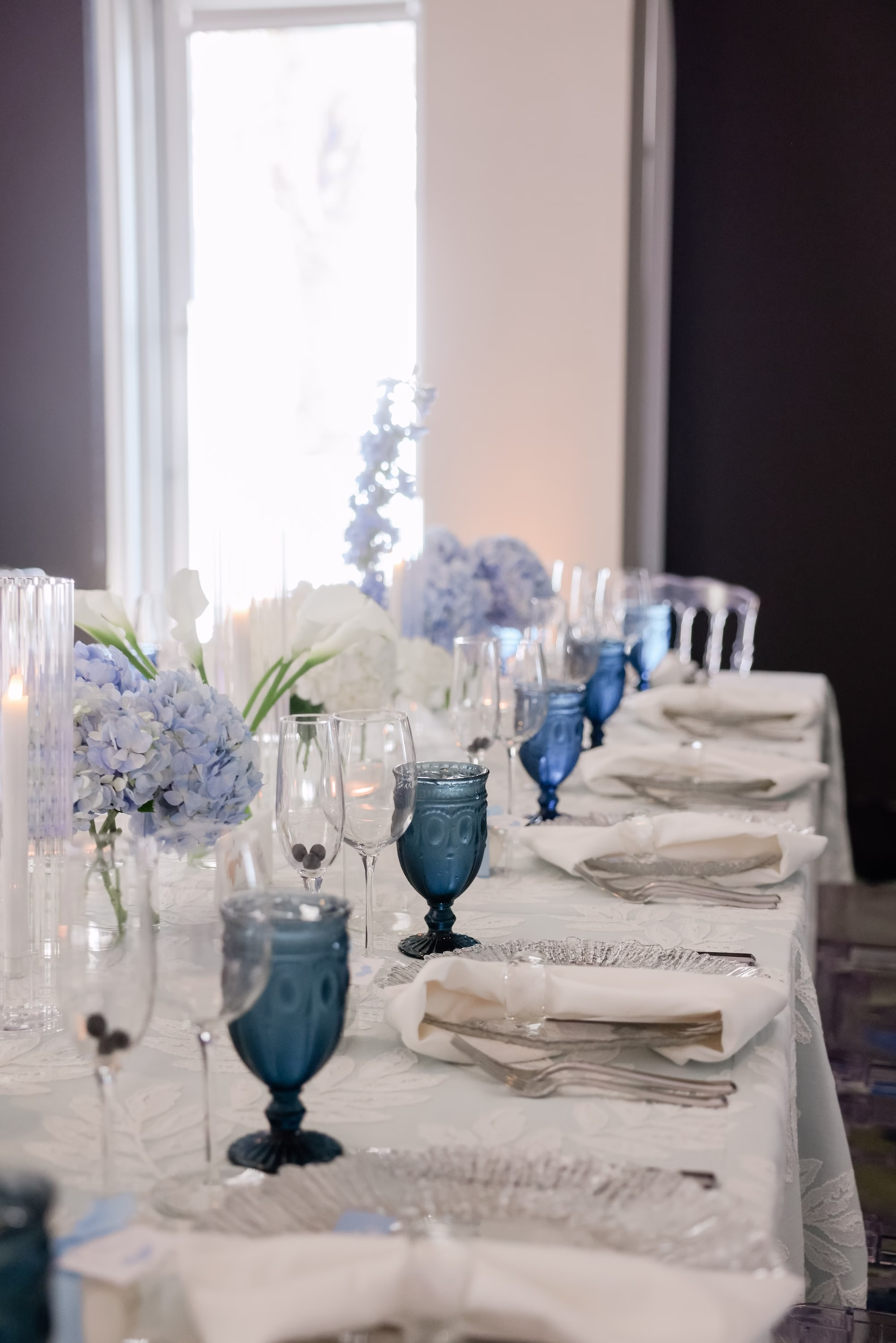 36Elegant Light Blue Coastal Florida Wedding Ideas - Elegant Blue Modern Coastal Wedding | Opal Sands Clearwater Beach Blue Hydrangea and White Rose Centerpiece with Navy Blue Goblets and Ivory Napkins on Square Reception Table Ideas | Clearwater Beach Gabro Event Rentals
