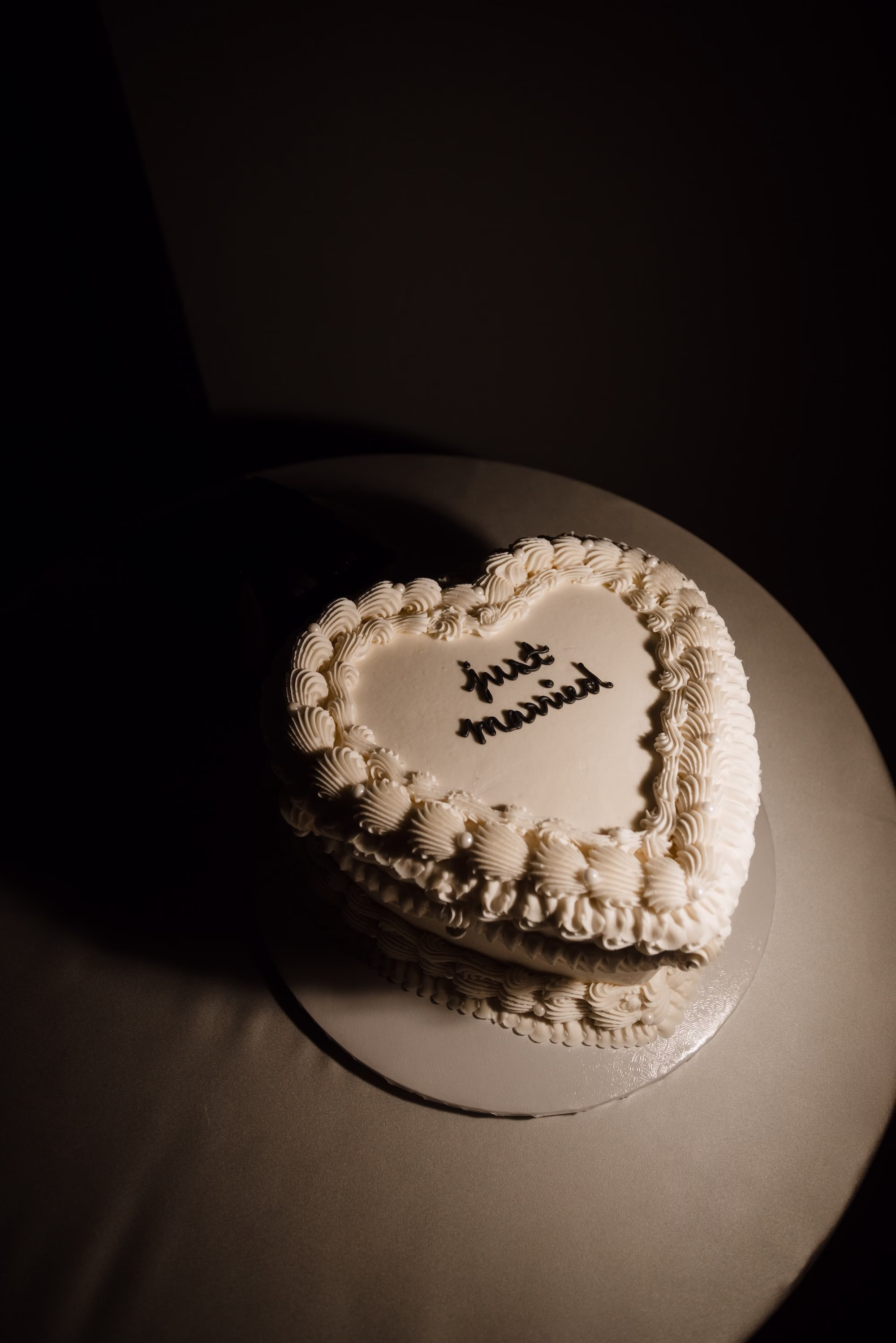 41Modern Black and White Wedding Inspiration - Black and White Modern Wedding | Tampa Museum of Art White Single-Tiered Heart Wedding Cake Ideas