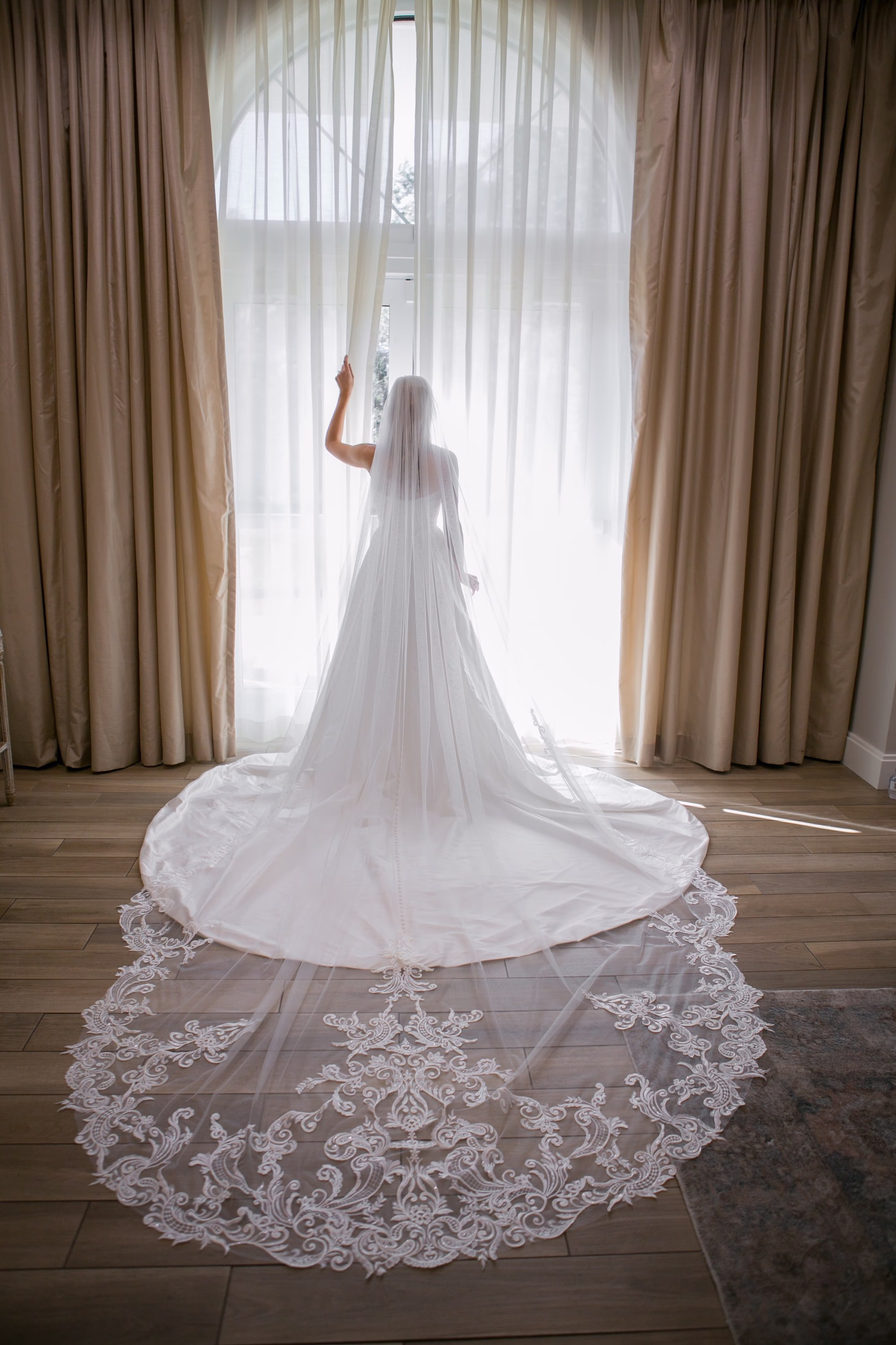 4Classic Black and White Wedding Ideas - Classic Black and White Clearwater Wedding | Harborside Chapel & The Fenway Bride Wedding Portrait | Strapless White Sweetheart Neckline Wedding Gown with Long Train Inspiration | Traditional Cathedral Length Lace Detailed Veil Ideas | Tampa Bay Photographer Carrie Wildes Photography Art and Design