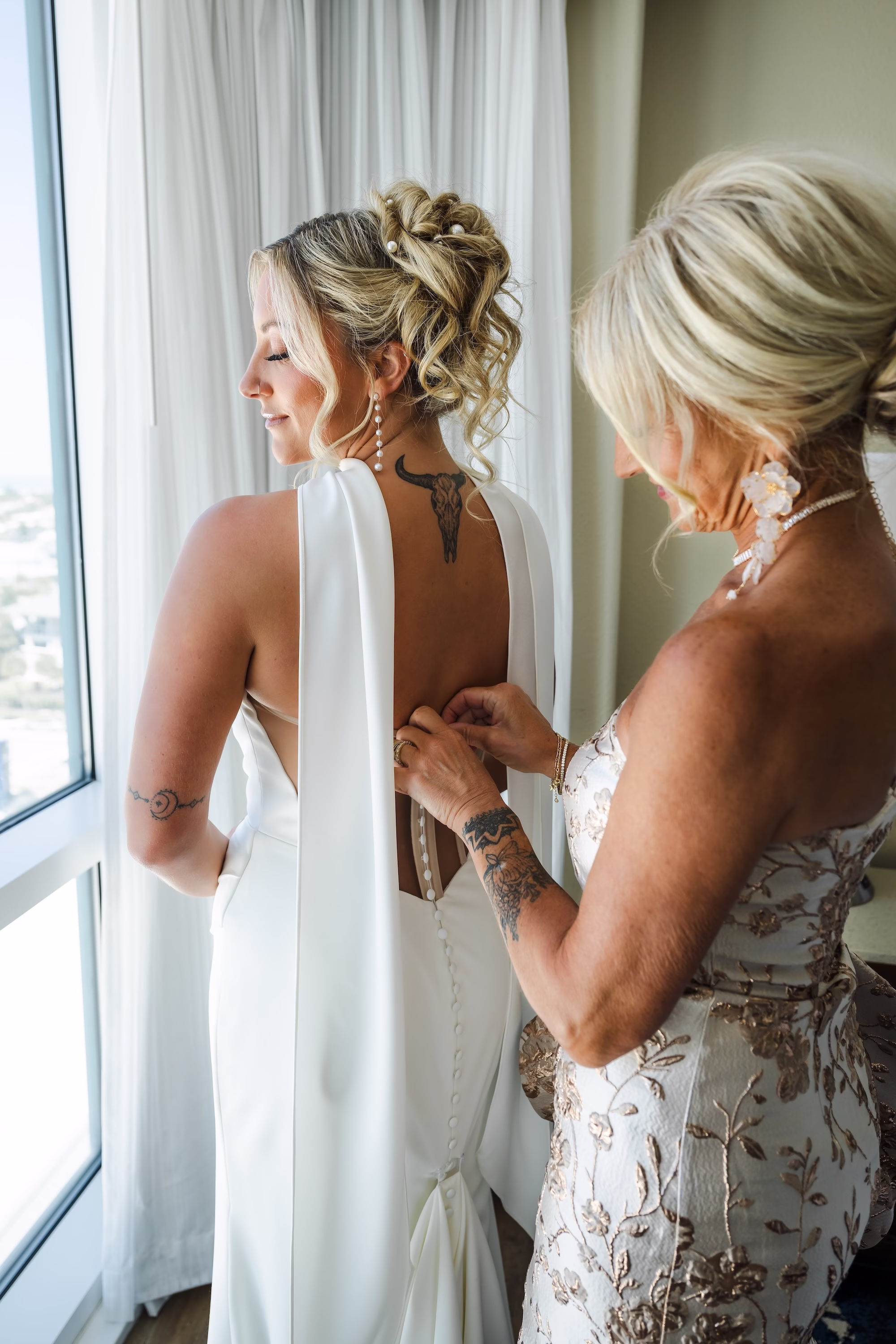 4Elegant Florida Boho Wedding Ideas - Elegant, Destination Sarasota Wedding | Lido Beach Resort Bride and Mother Getting Ready Wedding Portrait