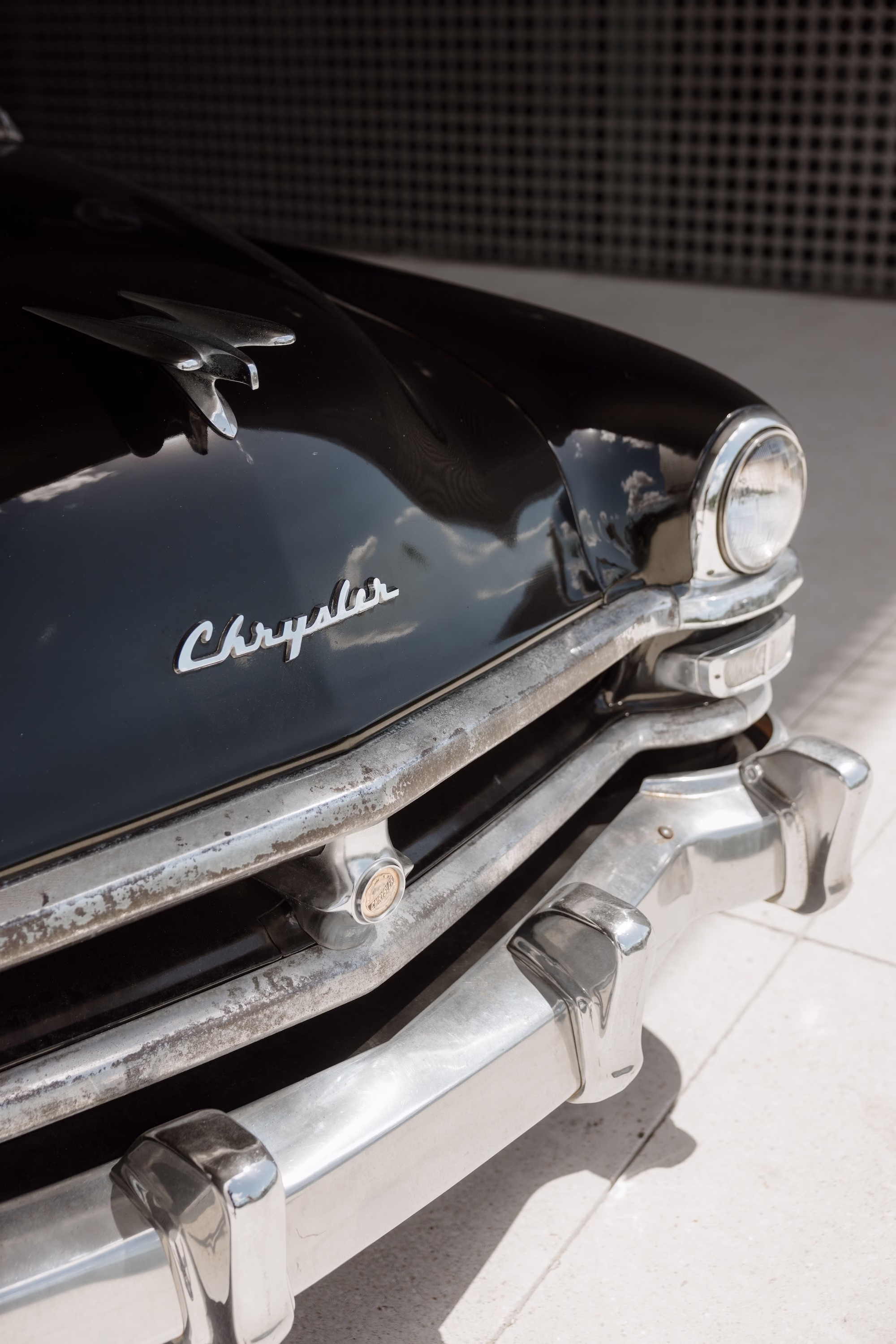 5Modern Black and White Wedding Inspiration - Black and White Modern Wedding | Tampa Museum of Art Wedding Chrysler Getaway Car Ideas