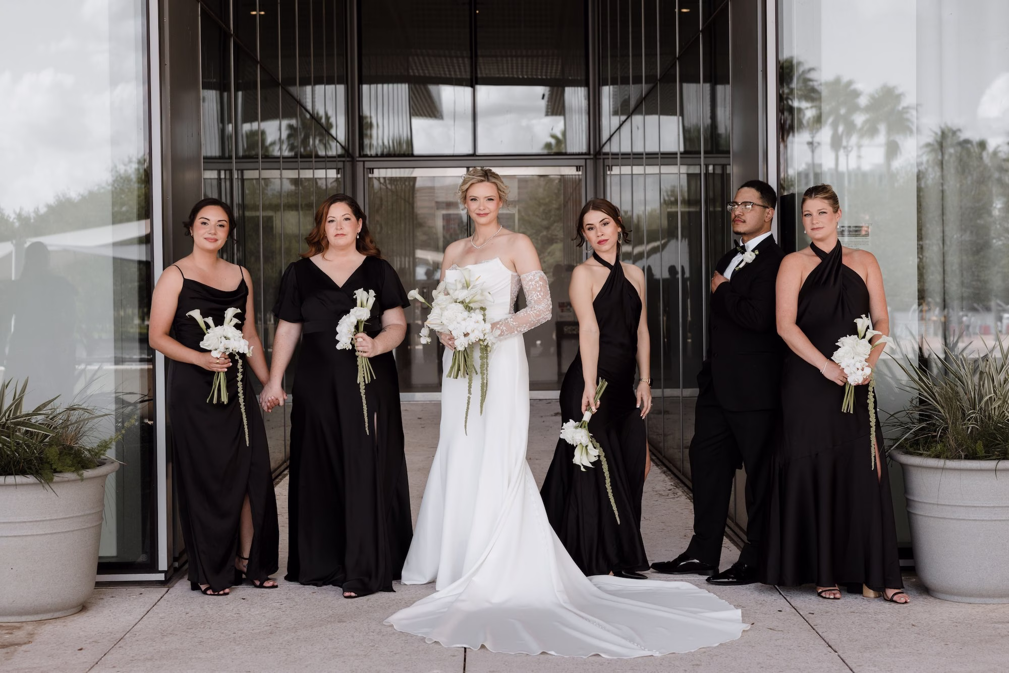 9Modern Black and White Wedding Inspiration - Black and White Modern Wedding | Tampa Museum of Art Bride with Bridal Party Wedding Portrait